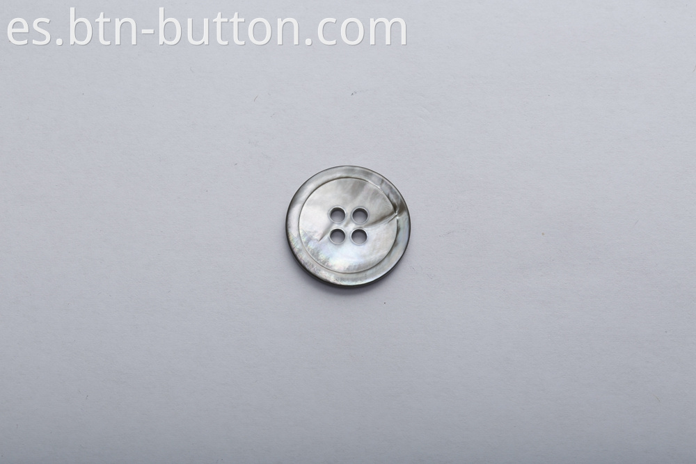Four-hole shell buttons for shirts